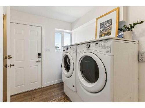 826 17 Avenue Se, Calgary, AB - Indoor Photo Showing Laundry Room