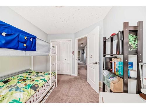 121 Cortina Bay Sw, Calgary, AB - Indoor Photo Showing Bedroom