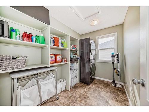 121 Cortina Bay Sw, Calgary, AB - Indoor Photo Showing Laundry Room