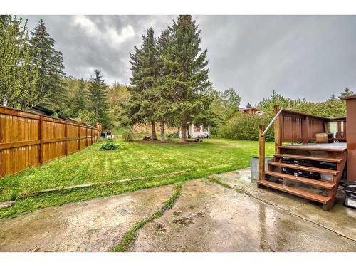 8827 33 Avenue Nw, Calgary, AB - Outdoor With Backyard