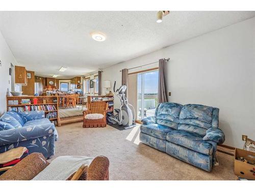 291178 Township Road 262, Rural Rocky View County, AB - Indoor Photo Showing Living Room