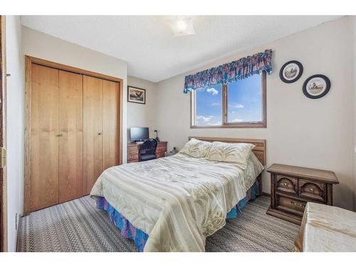 291178 Township Road 262, Rural Rocky View County, AB - Indoor Photo Showing Bedroom