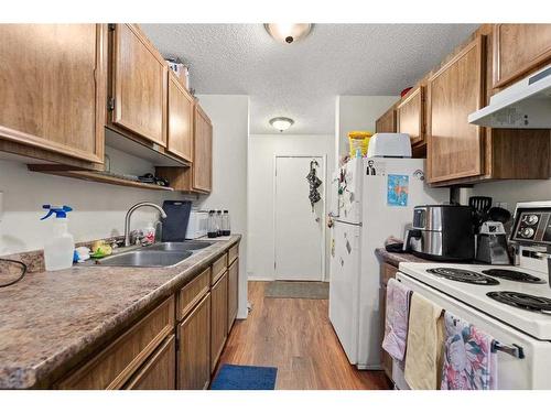 206-27 Bennett Street, Red Deer, AB - Indoor Photo Showing Kitchen With Double Sink