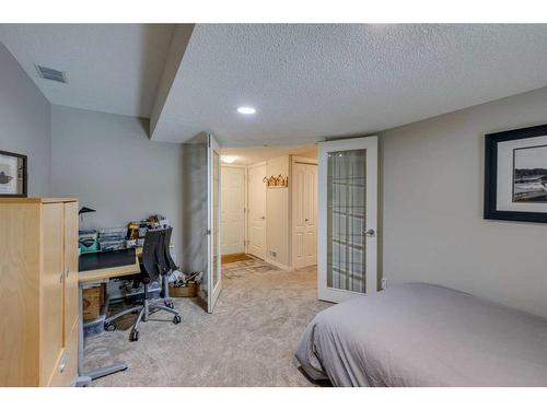 11 Sierra Morena Landing Sw, Calgary, AB - Indoor Photo Showing Bedroom