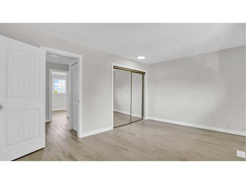 300 Berwick Drive Nw, Calgary, AB - Indoor Photo Showing Bathroom