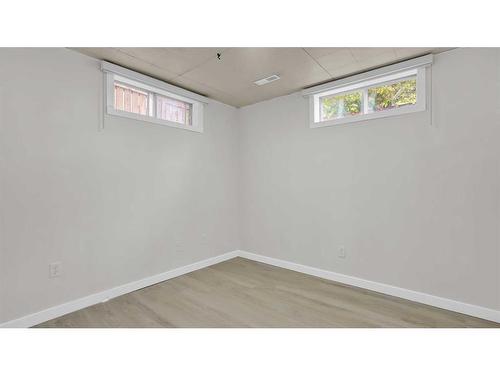 300 Berwick Drive Nw, Calgary, AB - Indoor Photo Showing Other Room