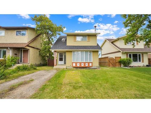 300 Berwick Drive Nw, Calgary, AB - Indoor Photo Showing Other Room