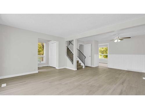 300 Berwick Drive Nw, Calgary, AB - Indoor Photo Showing Living Room