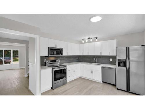 300 Berwick Drive Nw, Calgary, AB - Indoor