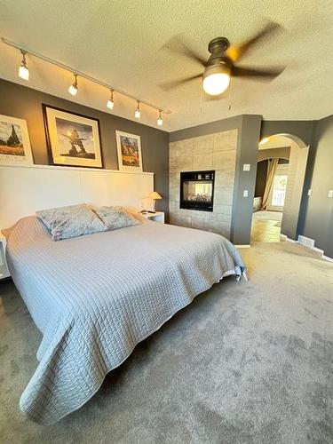 24 Thornleigh Way Se, Airdrie, AB - Indoor Photo Showing Bedroom