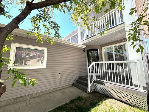 24 Thornleigh Way Se, Airdrie, AB - Outdoor With Deck Patio Veranda With Exterior