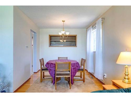 4715 35 Avenue Sw, Calgary, AB - Indoor Photo Showing Dining Room