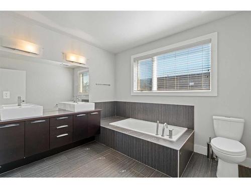 2-1717 27 Avenue Sw, Calgary, AB - Indoor Photo Showing Bathroom