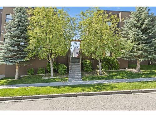 2-1717 27 Avenue Sw, Calgary, AB - Outdoor