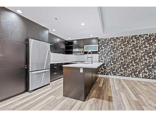 2-1717 27 Avenue Sw, Calgary, AB - Indoor Photo Showing Kitchen