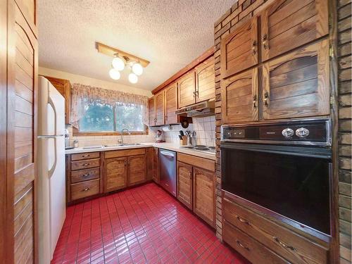 526 1St Street, Canmore, AB - Indoor Photo Showing Kitchen With Double Sink