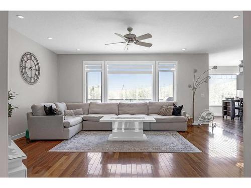 242057 209 Street West, Rural Foothills County, AB - Indoor Photo Showing Living Room