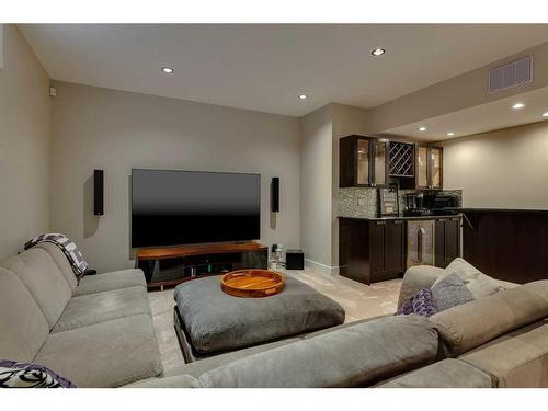 2007 24 Avenue Nw, Calgary, AB - Indoor Photo Showing Living Room