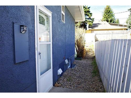21 Sinclair Crescent Sw, Calgary, AB - Outdoor With Exterior