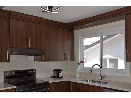 21 Sinclair Crescent Sw, Calgary, AB - Indoor Photo Showing Kitchen With Double Sink