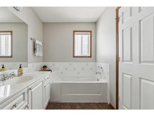 52 Arbour Crest Drive Nw, Calgary, AB - Indoor Photo Showing Bathroom
