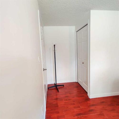 1247 Mardale Drive Ne, Calgary, AB - Indoor Photo Showing Other Room