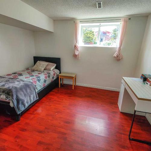 1247 Mardale Drive Ne, Calgary, AB - Indoor Photo Showing Bedroom