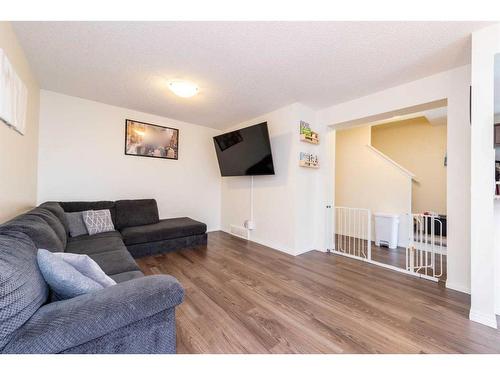 209 Cityscape Lane Ne, Calgary, AB - Indoor Photo Showing Living Room