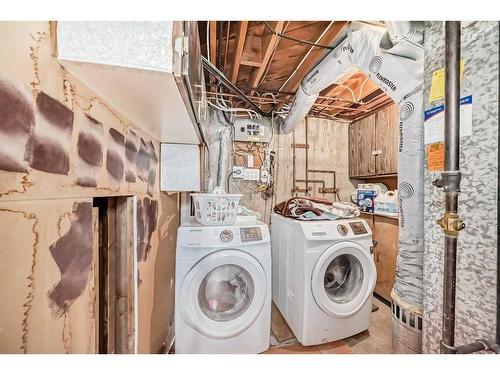 2407 51 Street Ne, Calgary, AB - Indoor Photo Showing Laundry Room