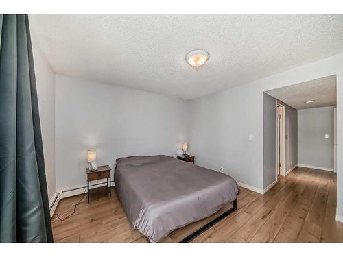 201-1625 14 Avenue Sw, Calgary, AB - Indoor Photo Showing Bedroom