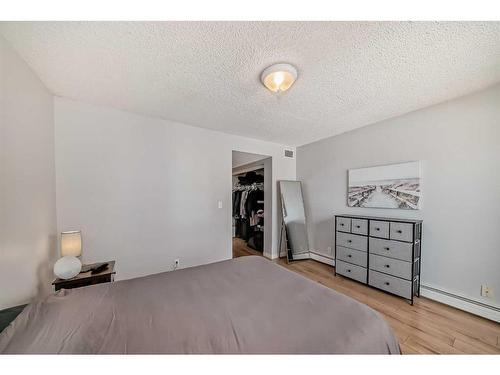 201-1625 14 Avenue Sw, Calgary, AB - Indoor Photo Showing Bedroom