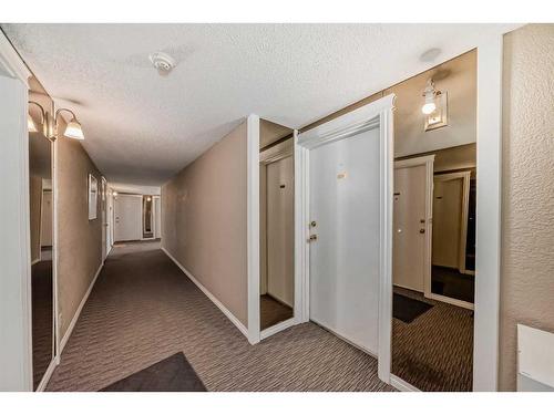 201-1625 14 Avenue Sw, Calgary, AB - Indoor Photo Showing Other Room