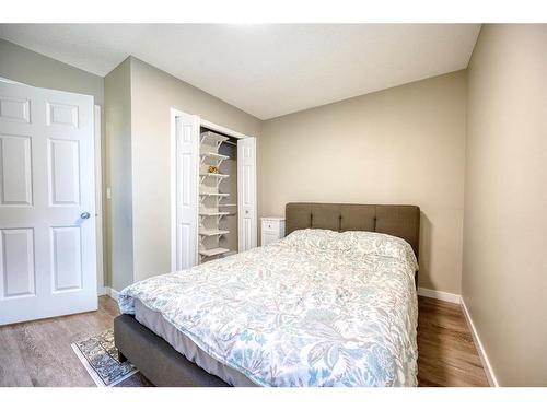 258 Bayside Point Sw, Airdrie, AB - Indoor Photo Showing Bedroom