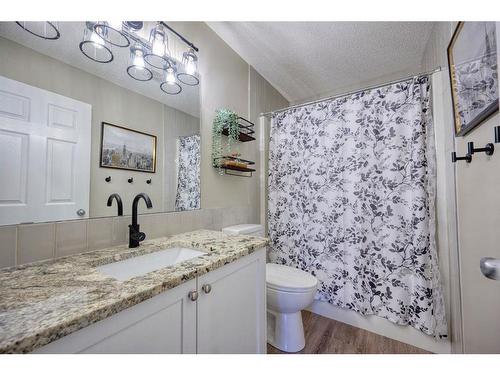 258 Bayside Point Sw, Airdrie, AB - Indoor Photo Showing Bathroom