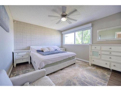 258 Bayside Point Sw, Airdrie, AB - Indoor Photo Showing Bedroom