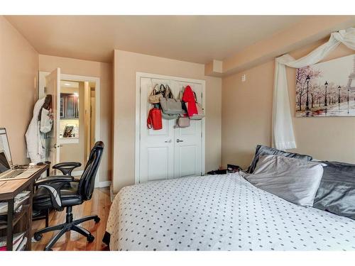 402-2020 11 Avenue Sw, Calgary, AB - Indoor Photo Showing Bedroom