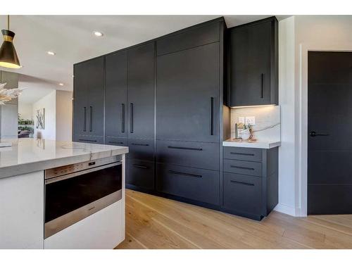 2320 Sunset Avenue Sw, Calgary, AB - Indoor Photo Showing Kitchen