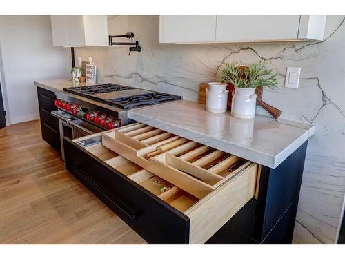 2320 Sunset Avenue Sw, Calgary, AB - Indoor Photo Showing Kitchen