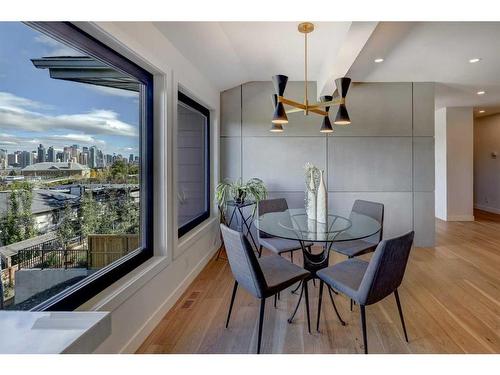 2320 Sunset Avenue Sw, Calgary, AB - Indoor Photo Showing Dining Room