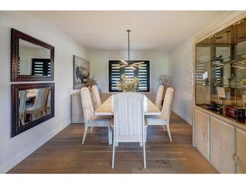 2320 Sunset Avenue Sw, Calgary, AB - Indoor Photo Showing Dining Room