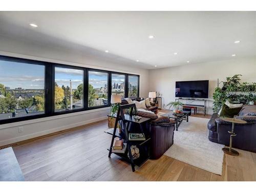 2320 Sunset Avenue Sw, Calgary, AB - Indoor Photo Showing Living Room