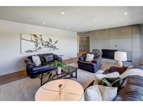 2320 Sunset Avenue Sw, Calgary, AB - Indoor Photo Showing Living Room