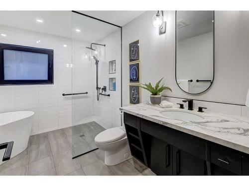 2320 Sunset Avenue Sw, Calgary, AB - Indoor Photo Showing Bathroom