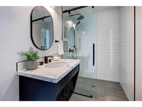 2320 Sunset Avenue Sw, Calgary, AB - Indoor Photo Showing Bathroom