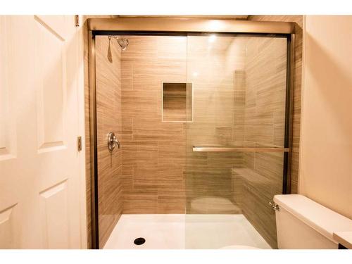 33 Covewood Close Ne, Calgary, AB - Indoor Photo Showing Bathroom