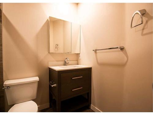 33 Covewood Close Ne, Calgary, AB - Indoor Photo Showing Bathroom