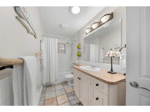 22 Coleridge Road Nw, Calgary, AB - Indoor Photo Showing Bathroom