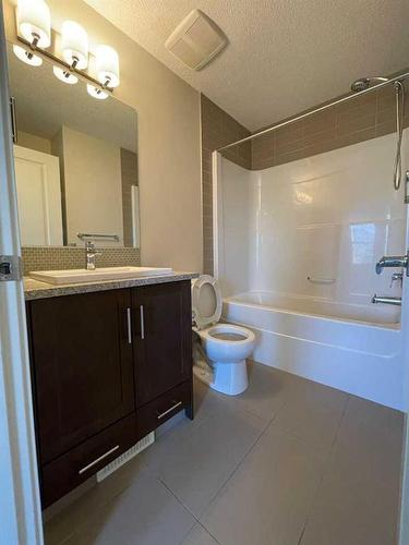 105 Sherwood Row Nw, Calgary, AB - Indoor Photo Showing Bathroom