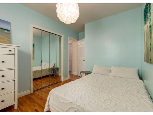 2212 Sumac Road Nw, Calgary, AB - Indoor Photo Showing Bedroom