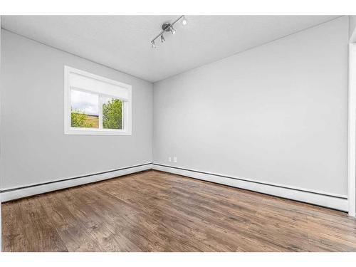 149-3809 45 Street Sw, Calgary, AB - Indoor Photo Showing Other Room